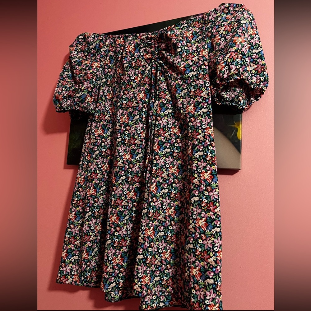 Multicolored Dress (Negotiable
Prices & More Pictures Available 💘)